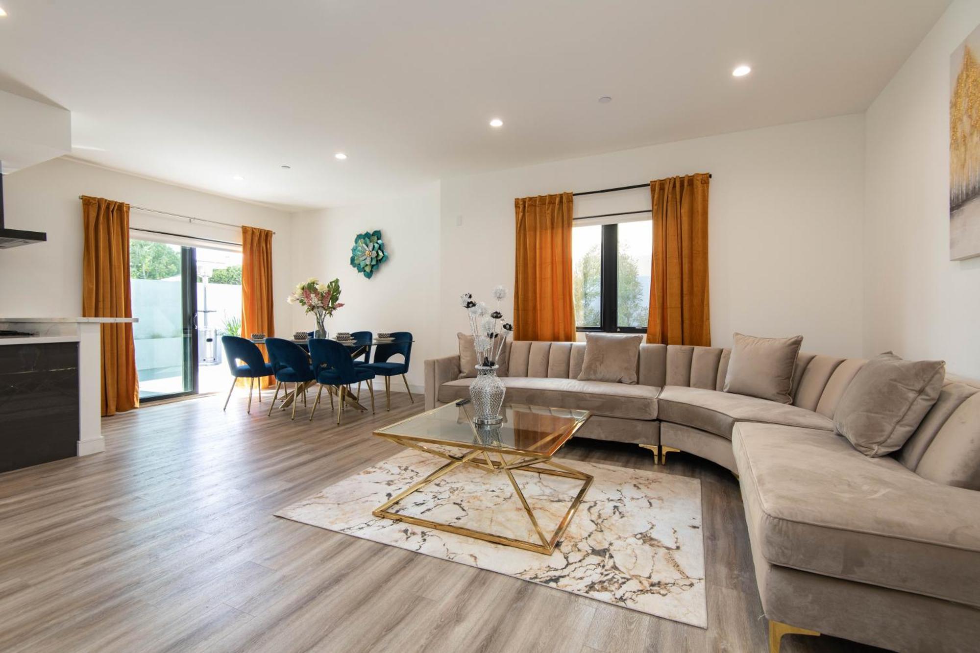 Regency Modern Apartments Глендейл Экстерьер фото