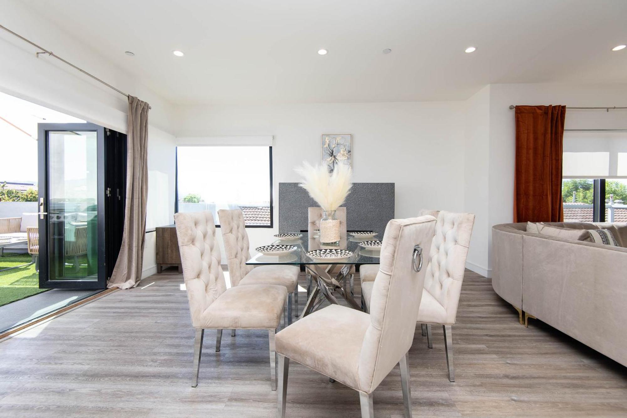 Regency Modern Apartments Глендейл Экстерьер фото